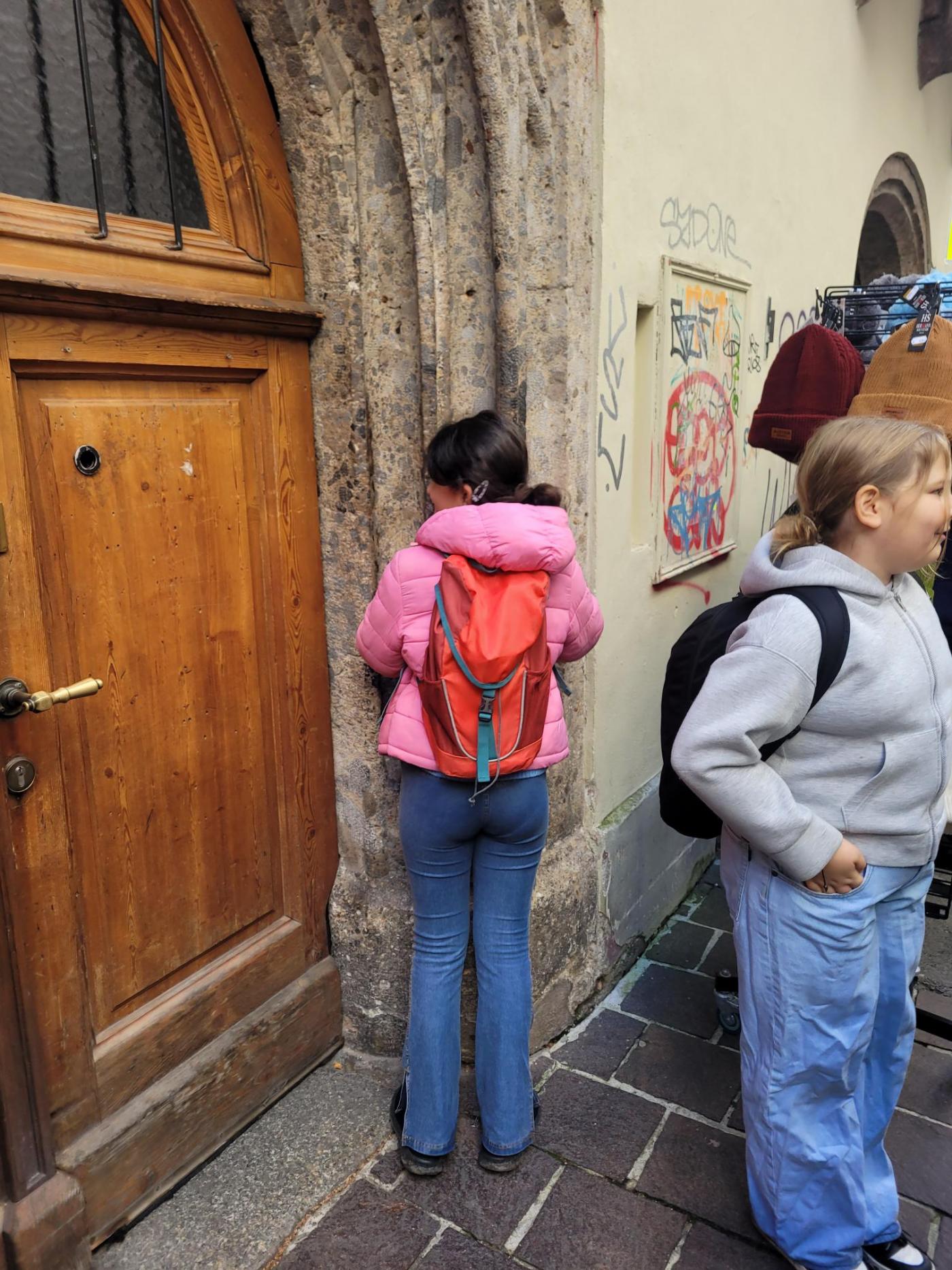Wir testen das Flüstertor in der Altstadt Wir testen das Flüstertor in der Altstadt